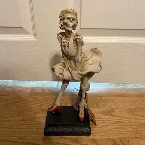 Marilyn Monroe skeleton figurine Halloween Decor NEW Figure Red Shoes Ghost - Picture 2 of 6
